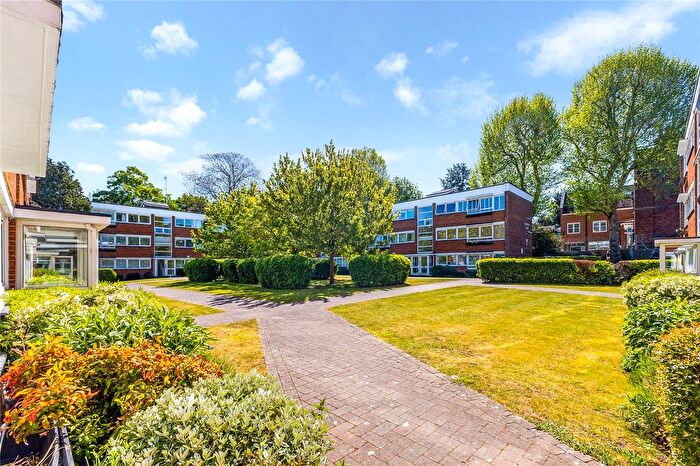 2 Bedroom Flat For Sale In Charmouth Court, Kings Road, Richmond, TW10