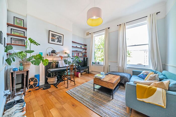 2 Bedroom Flat To Rent In Idmiston Road, West Norwood, London, SE27