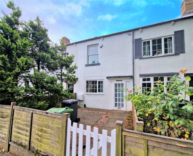 1 Bedroom Terraced House To Rent In Street Lane, Leeds, West Yorkshire, LS17