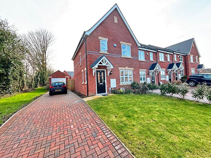 3 Bedroom Town House To Rent In Henley Close, Alfreton, DE55