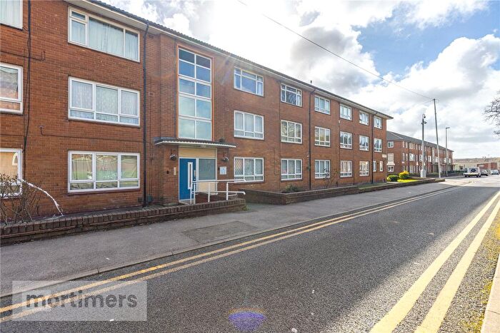 2 Bedroom Flat For Sale In Stonyhurst Road, Blackburn, Lancashire, BB2