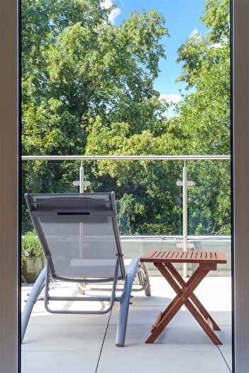 1 Bedroom Flat For Sale In Ashley Road, Epsom, KT18