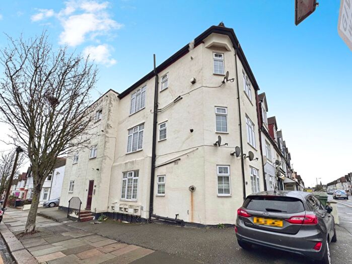 1 Bedroom Flat To Rent In Pall Mall, Leigh-On-Sea, SS9