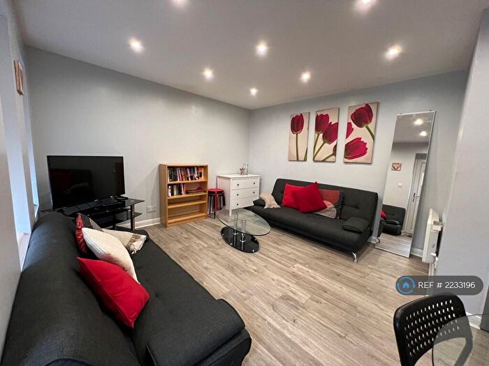 2 Bedroom Flat To Rent In Dorset Street, Glasgow, G3