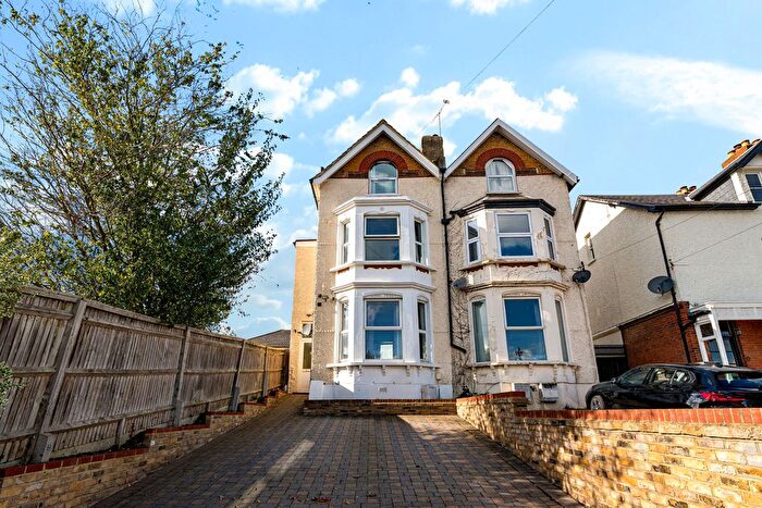 4 Bedroom Semi Detached House For Sale In Summerhill Road, Dartford, Kent, DA1