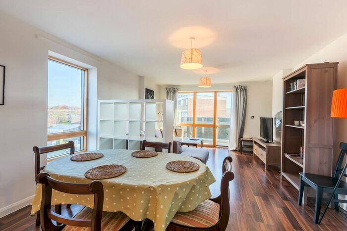 2 Bedroom Flat To Rent In Carlton Vale, Maida Vale, London, NW6