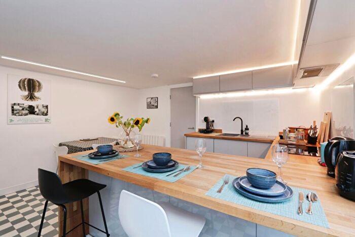 3 Bedroom Apartment For Sale In Bank Street, Sheffield, South Yorkshire, S1