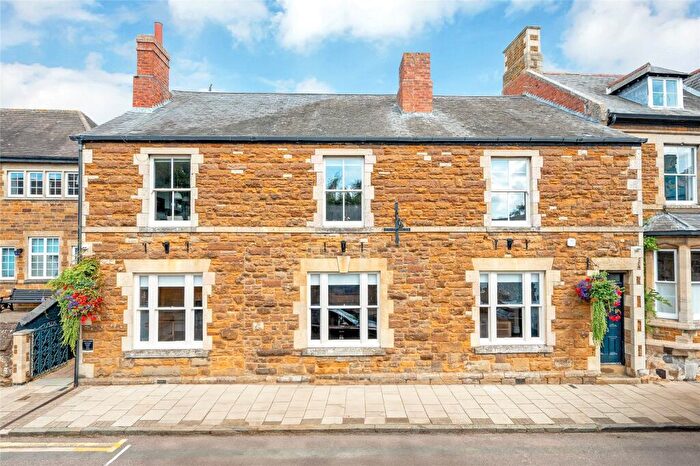 4 Bedroom Town House For Sale In High Street East, Uppingham, LE15