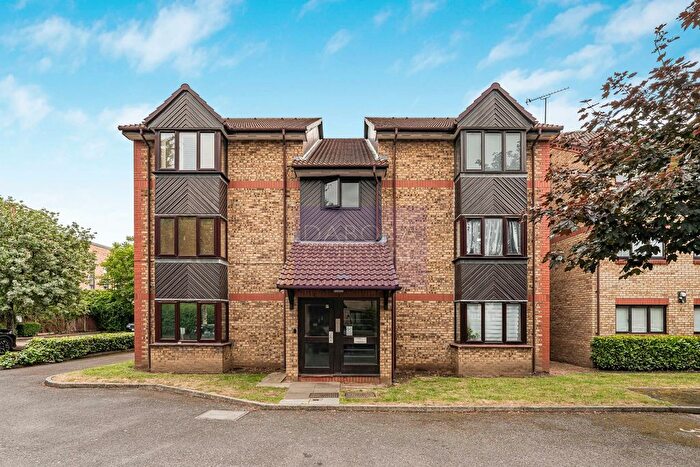 Studio To Rent In Waterside Close, Barking, IG11