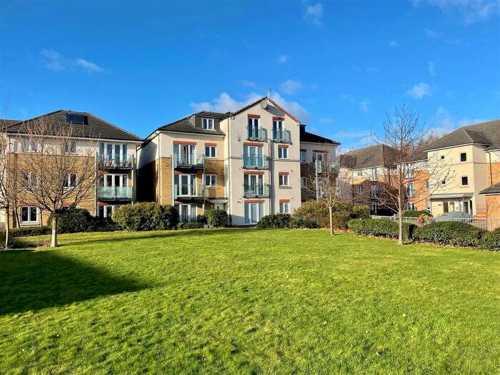 1 Bedroom Flat To Rent In Fairwater Drive, Shepperton TW17