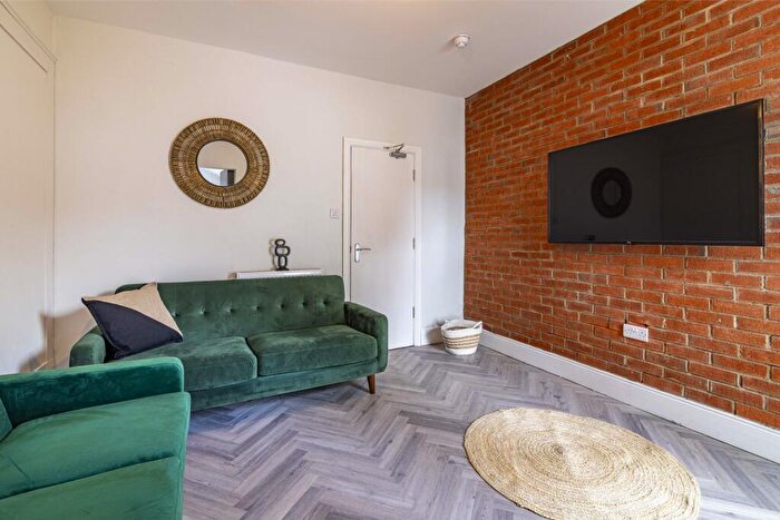 5 Bedroom Terraced House To Rent In Ripon St // Bed + Bath // All En-suite // Aug, LN5