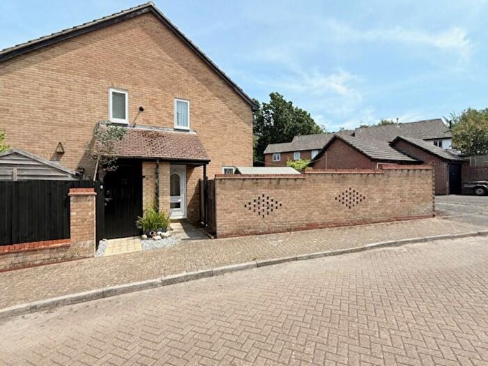 1 Bedroom Semi-Detached House For Sale In The Brackens, Dibden Purlieu, SO45
