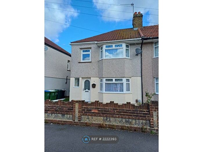 3 Bedroom Semi-Detached House To Rent In Lynmere Road, Welling, DA16