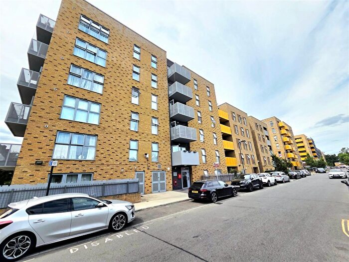 2 Bedroom Flat To Rent In Rectory Park Avenue, Northolt, UB5