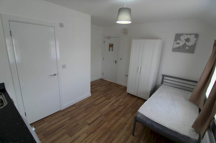 Studio To Rent In Oakmere Avenue, Potters Bar EN6