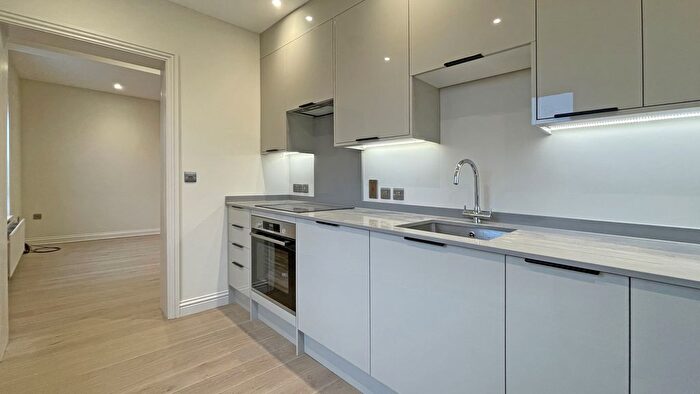 1 Bedroom Flat For Sale In Crummock Chase, Surbiton, Surrey, KT6