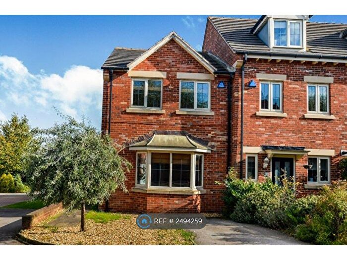 3 Bedroom Semi-Detached House To Rent In Padstow Close, Mansfield, Nottinghamshire, NG18