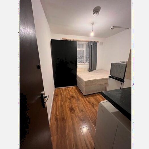 Studio To Rent In Portobello Road, London, W10