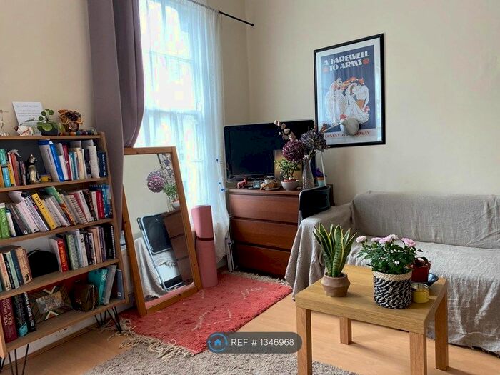 Studio To Rent In Caledonian Road, London, N1