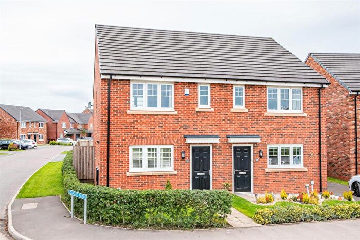 3 Bedroom Semi Detached House For Sale In Goldcrest Avenue, Farington Moss, Leyland, PR26