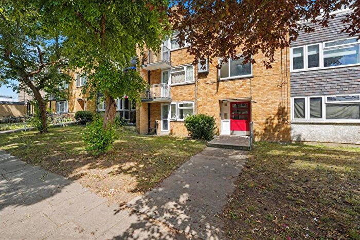 1 Bedroom Flat For Sale In Brigadier Avenue, Enfield, EN2