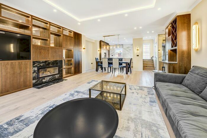 2 Bedroom Maisonette To Rent In Lowndes Square, London, SW1X