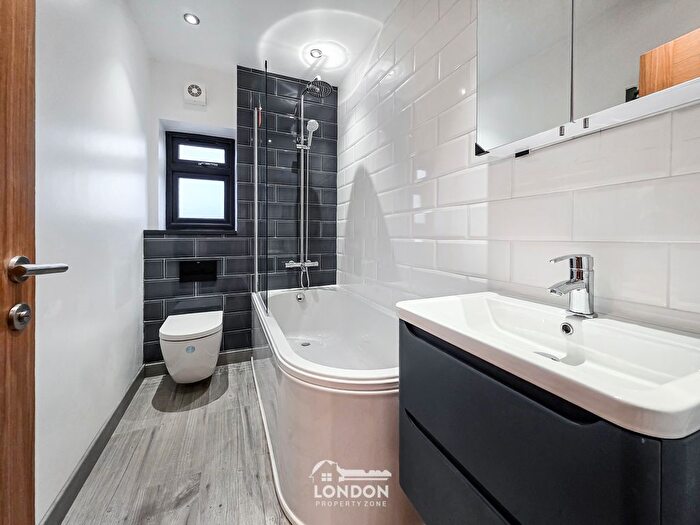 4 Bedroom Semi-detached House For Sale In Sevenoaks Way, Orpington, BR5