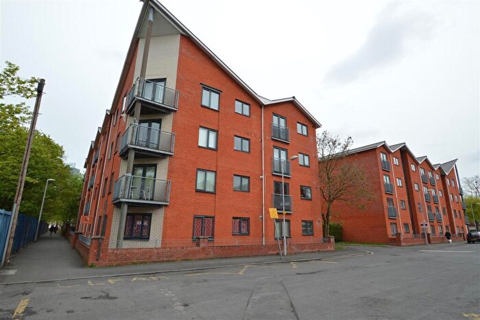 2 Bedroom Flat To Rent In Newbold Walk, Hulme, Manchester, M15