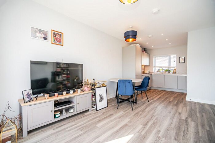 1 Bedroom Flat For Sale In Warren Way, Glebe Farm, Milton Keynes, MK17
