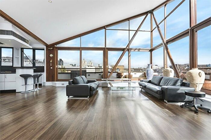 3 Bedroom Flat For Sale In The Triangle, Three Oak Lane, London, SE1