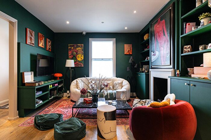 3 Bedroom Terraced House For Sale In Wandsworth Road, London, SW8