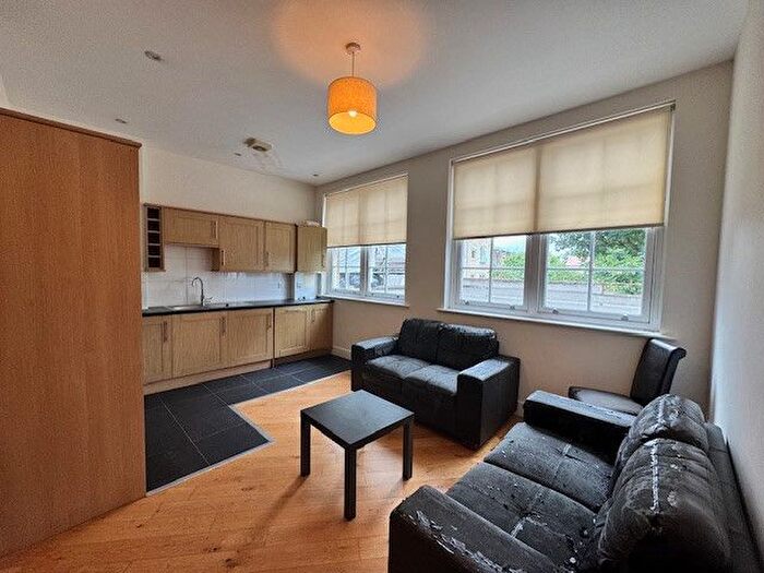 2 Bedroom Flat To Rent In A Stamford Road, N1