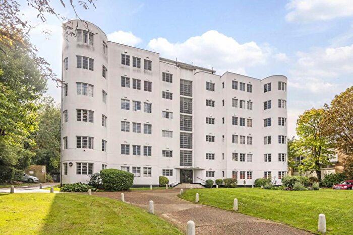 2 Bedroom Flat To Rent In Pages Lane, London, N10