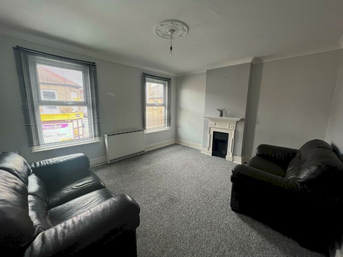 1 Bedroom Flat To Rent In Garland Road, Harwich, CO12