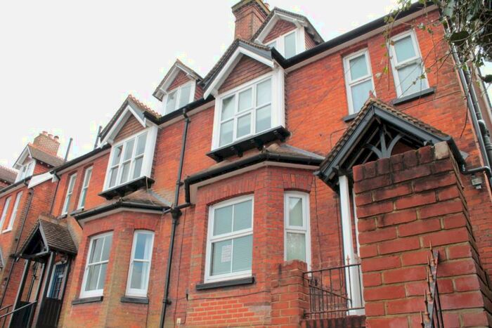 1 Bedroom Flat To Rent In Grovehill Road, Redhill, RH1