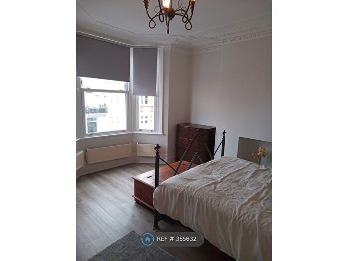 4 Bedroom Flat To Rent In London, London, SW6
