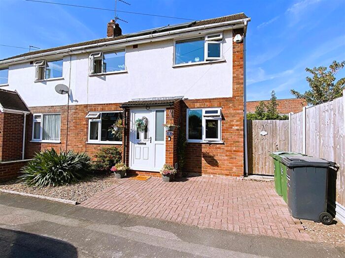 3 Bedroom Semi-Detached House For Sale In Brookfield Avenue, Syston, Leicester, LE7