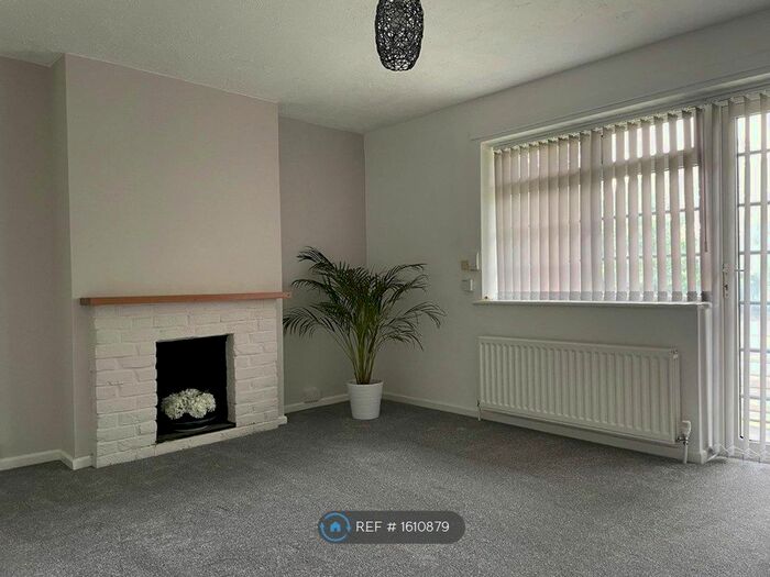2 Bedroom Flat To Rent In Garden Close, Ruislip, HA4