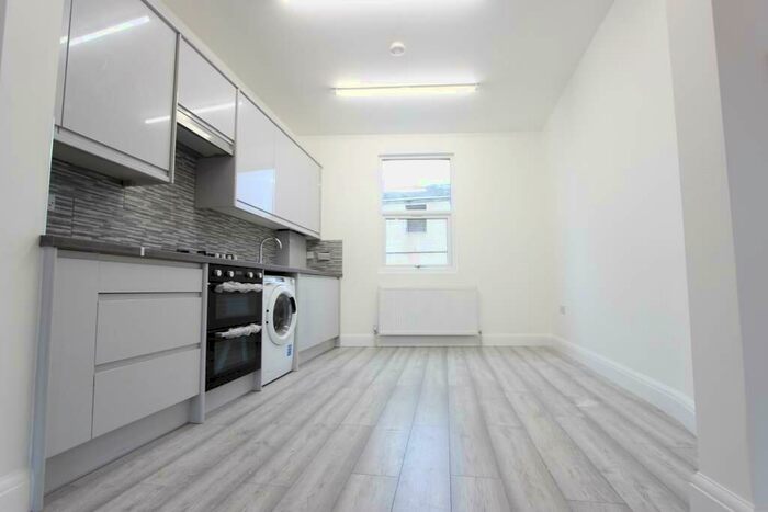 2 Bedroom Apartment To Rent In Barrett's Grove, London, N16