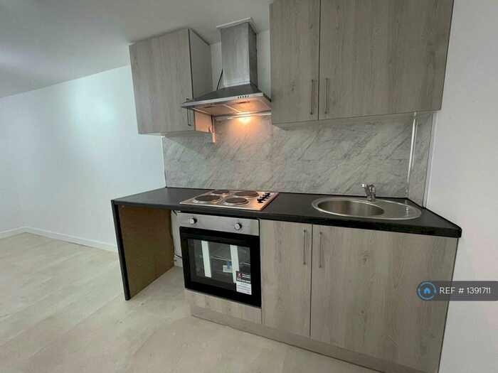 Studio To Rent In High Road, Ilford, IG1