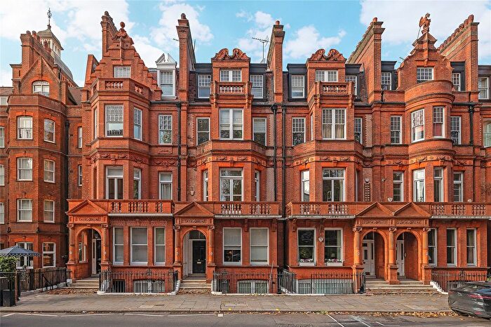 3 Bedroom Flat For Sale In Lower Sloane Street, London, SW1W
