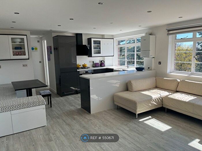 2 Bedroom Flat To Rent In Pinehurst, Cambridge, CB3