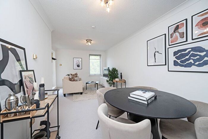 1 Bedroom Flat For Sale In Conant Mews, Aldgate, London, E1