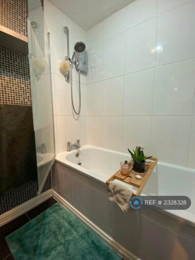 1 Bedroom Flat To Rent In Albert Road, Bagshot, GU19