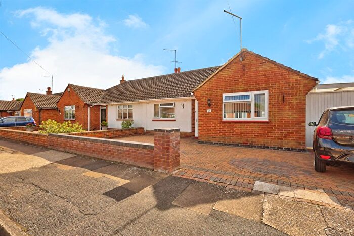 2 Bedroom Semi-detached Bungalow For Sale In Collingdale Road, Northampton, NN3