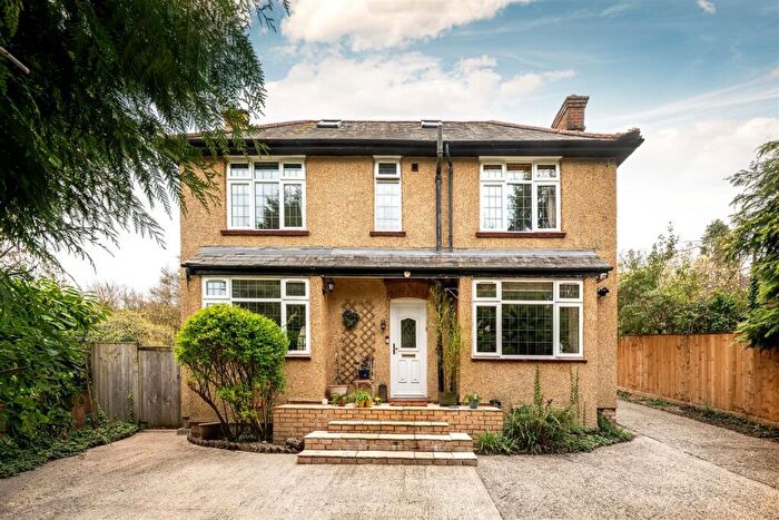 3 Bedroom Detached House For Sale In New Road, High Wycombe, HP12