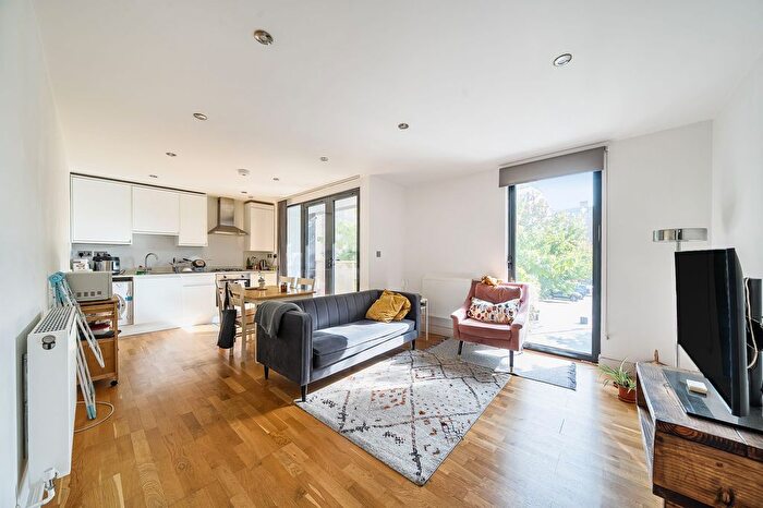 1 Bedroom Flat To Rent In Giffin Street, Market House, SE8