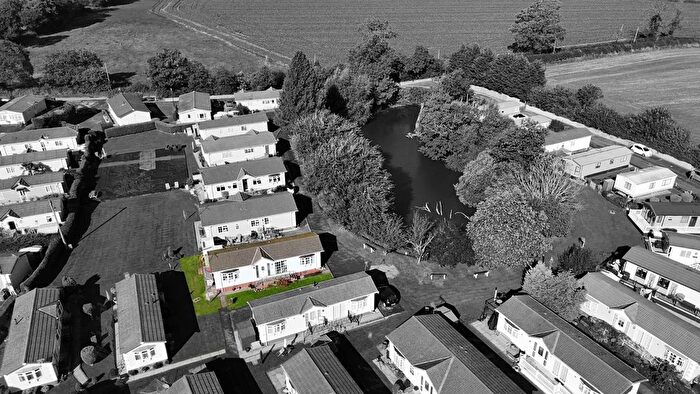 2 Bedroom Mobile/park Home For Sale In Sunny Bank Park, Sunnybank, Lapley, Stafford, ST19