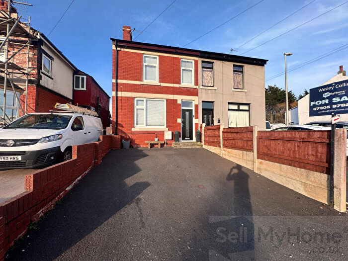 3 Bedroom Semi Detached House For Sale In Vicarage Lane, Blackpool, FY4