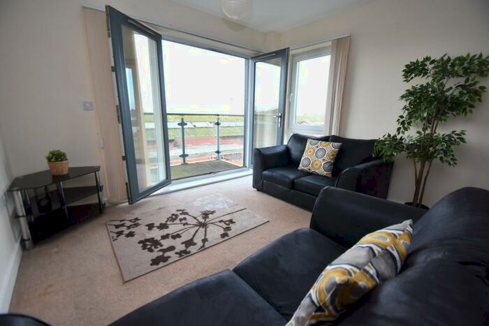 2 Bedroom Flat To Rent In Overstone Court, Cardiff Bay, Cardiff, CF10